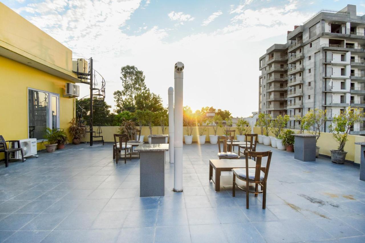 فندق Oyo 75460 Sky High Residency لوديانا المظهر الخارجي الصورة